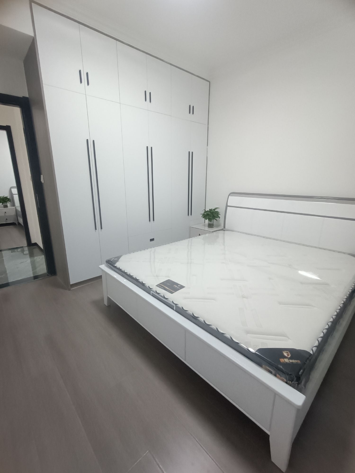 赤壁印象·全新裝修·初次出租·家電齊全1700/月