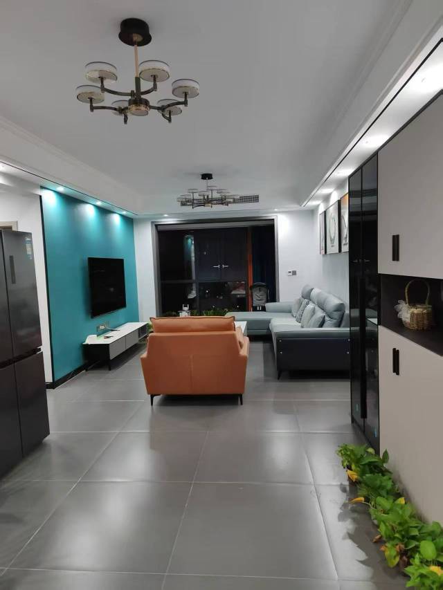 全新装修，116平朝南户型，带大阳台，证满二银行无欠款，报价59万