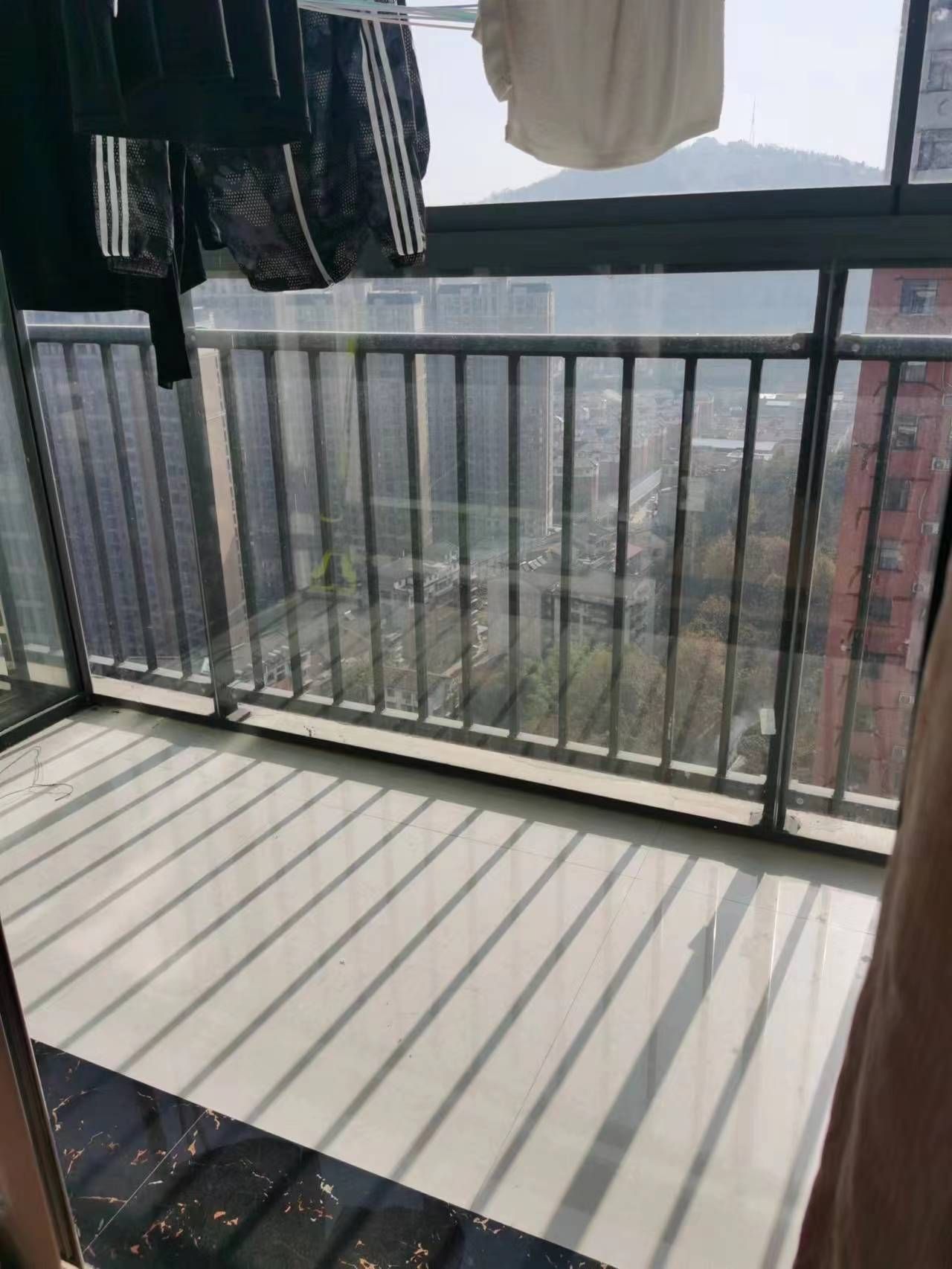 众城国际·130平·三室两厅·家电齐全·租1600/月