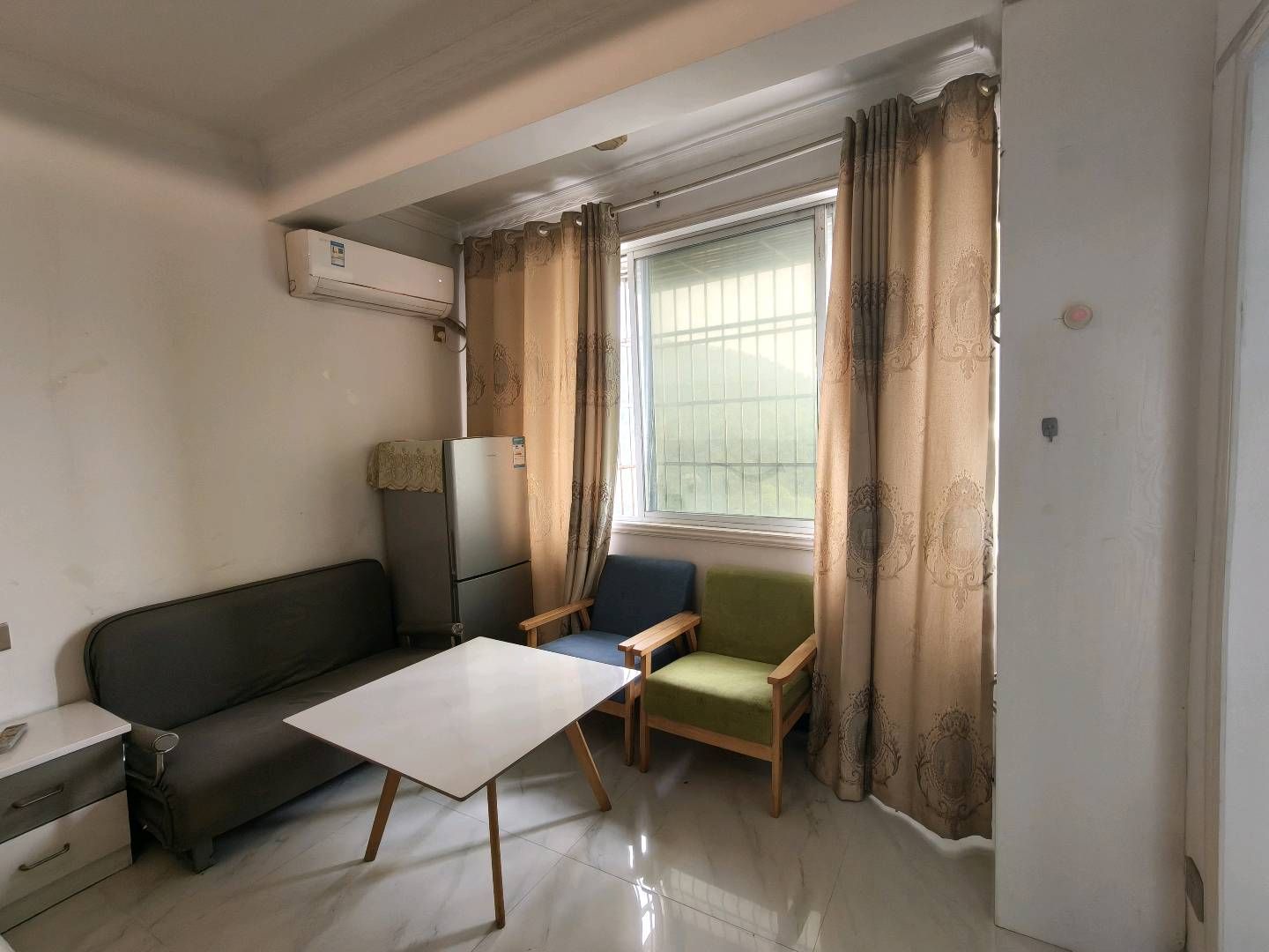 东洲大厦精装修·公寓出租1100/月