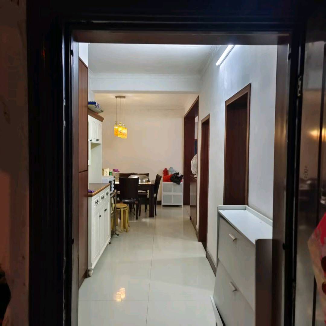 三国城·闹市区·居家三房两厅·出租1300/月