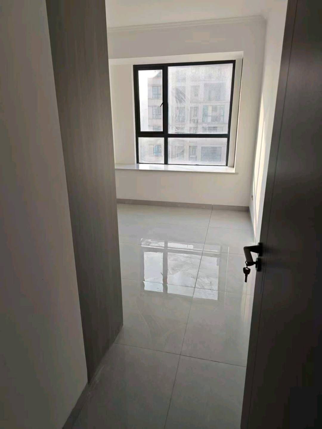 书包房·高铁片区·104平方·三房两厅两卫·全新装修·报价55万