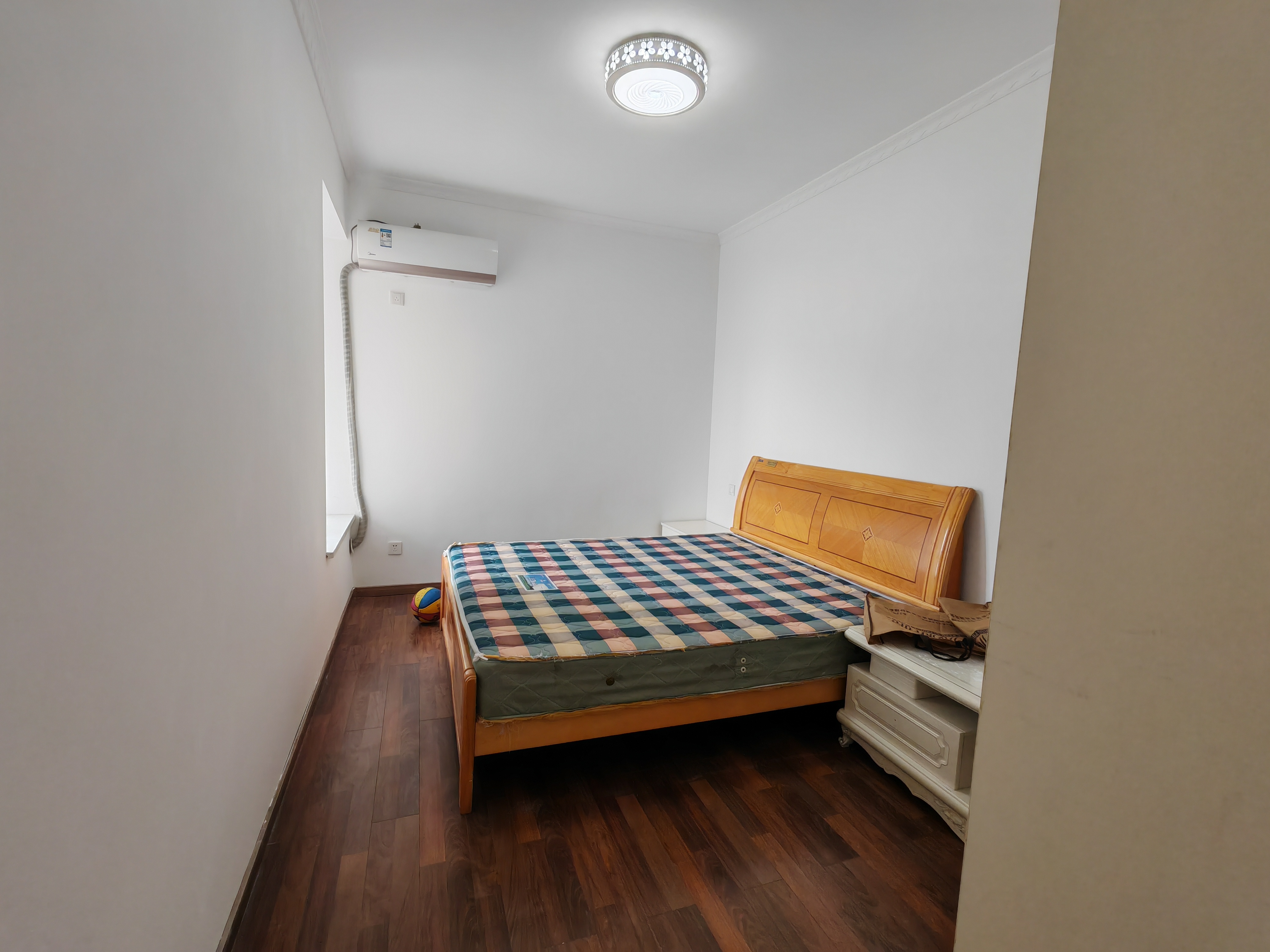 塞纳河畔1700包物业3室2厅配套齐全精装修电梯房，看房电话18307150819