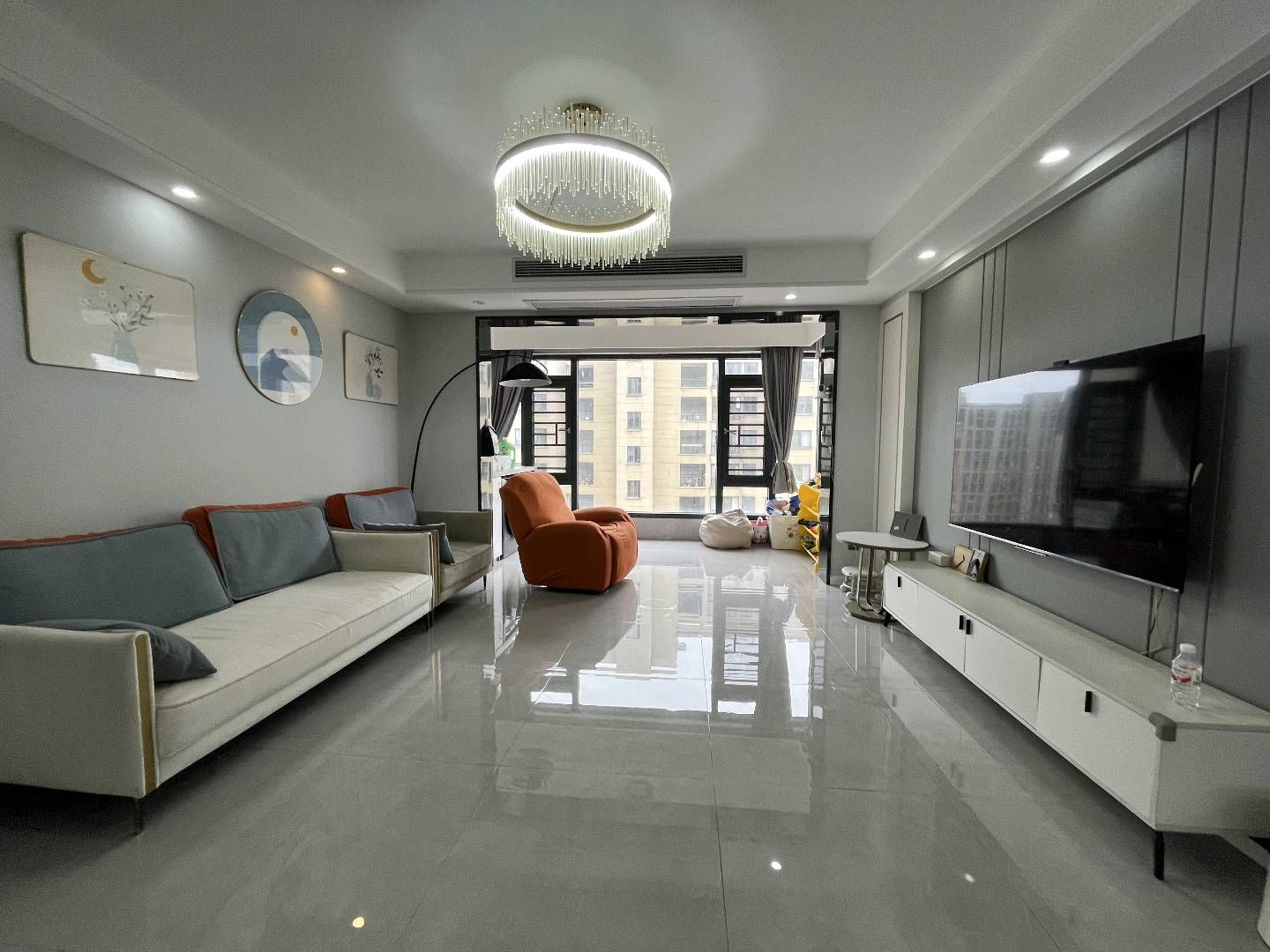 金鸡山·凤凰城·电梯房·地段好·全新装修·145平方报价65万