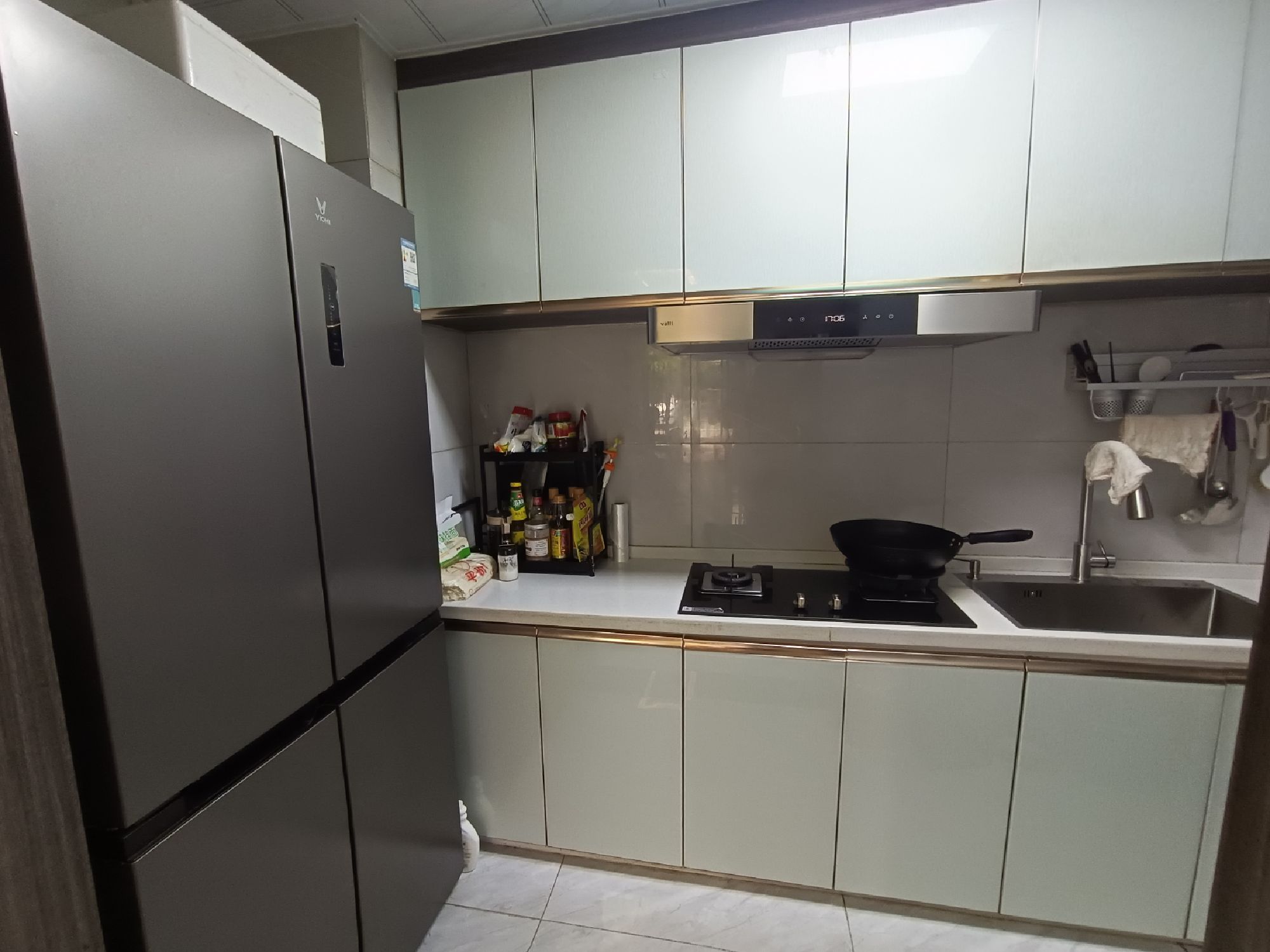 新岭地·好房出租·精装修·干净整洁三居室·出租1500/月