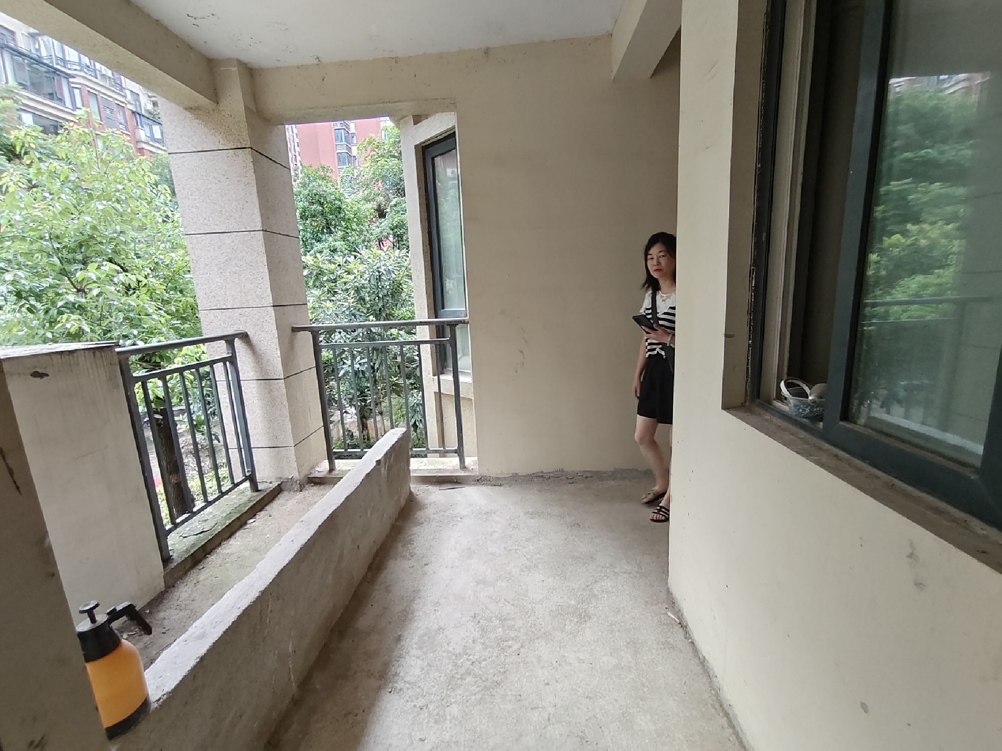 塞纳河畔二期小洋房·142平米·4室2厅2卫·亏惨了卖58万