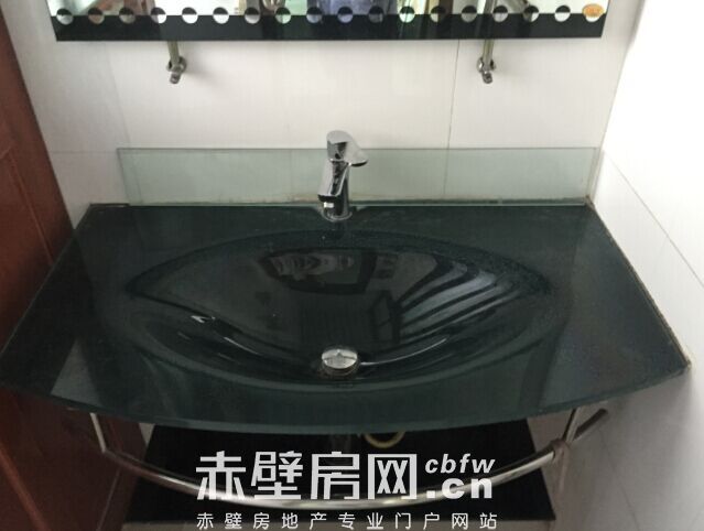 怡景花园(赤壁)3室1厅1卫。可租可售，联系电话：18771255621