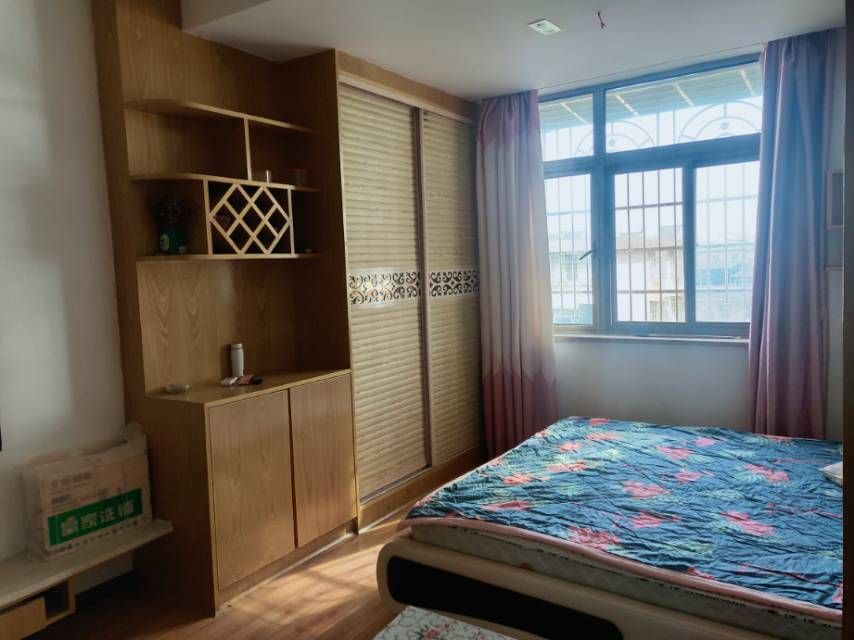 世纪豪庭精装修·温馨公寓可以直接入住租800/月