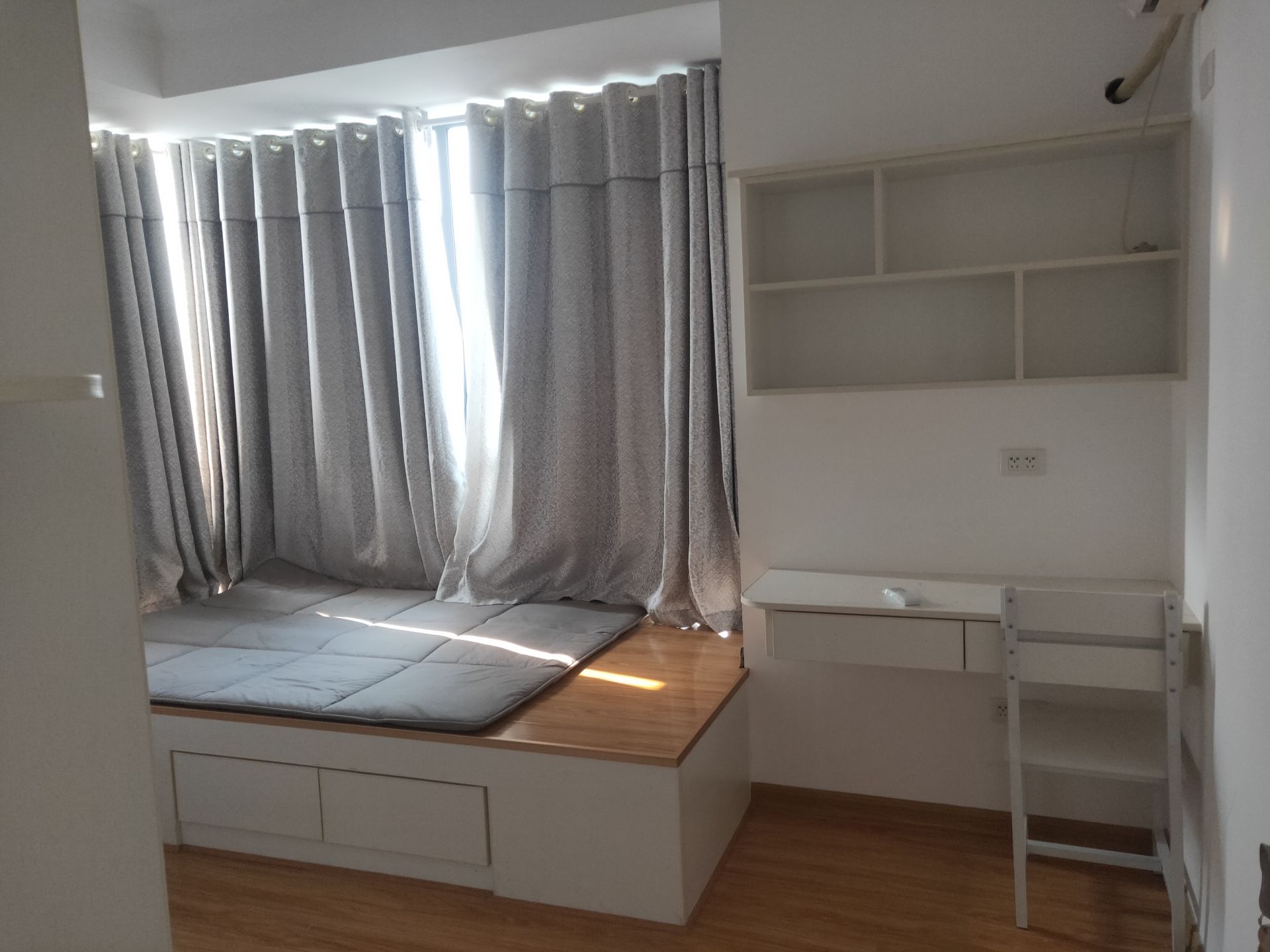 郡都小区·干净整洁·电梯两房两厅·出租1300/月