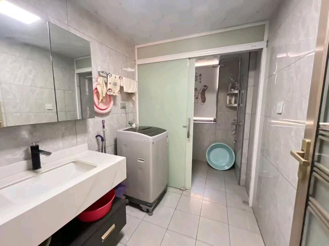 双卫电梯房南北通透商业配套成熟板楼！房东直卖[顶层]53万