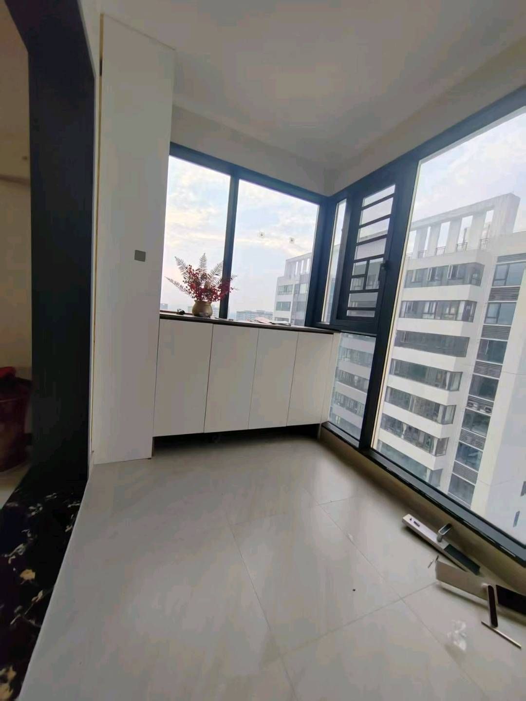 高铁片区·城市之光·全新装修三房·次新小区124平方报价：53万