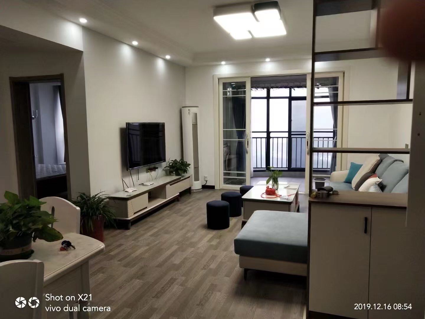 领秀城·全新两室两厅·初次出租·1600/月