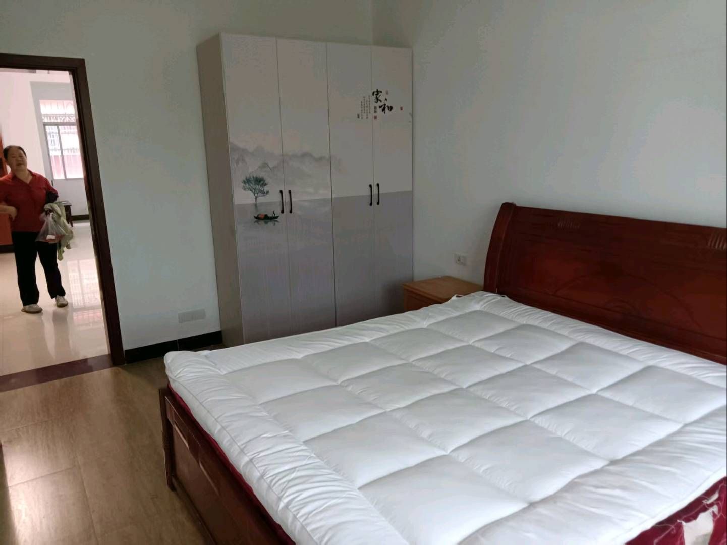 下庄小区·二楼·四室两厅·干净整洁·可住可办公·出租1200/月