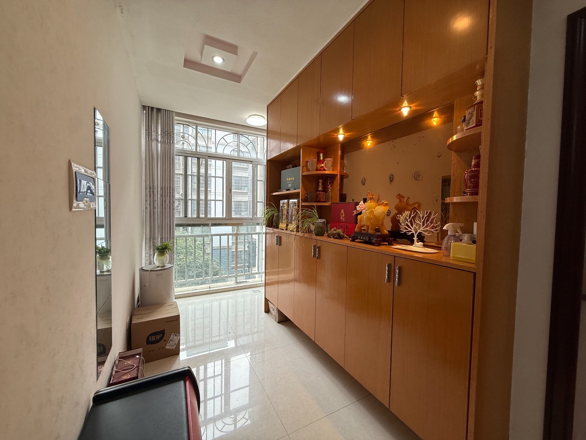 永邦欧洲城·精装修·步梯三楼·三室两厅出租1400/月