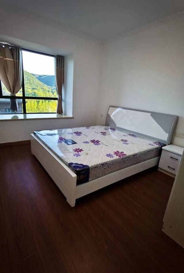 秀兰御府3室2厅精装修拎包入住1700/月