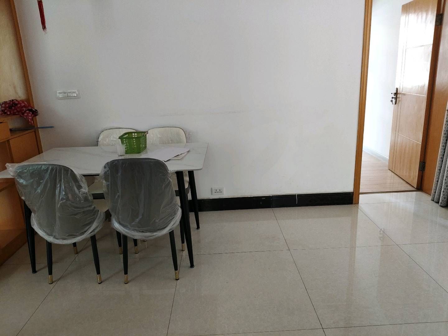 铁路花园·2楼·精装修·三室两厅·租1000/月