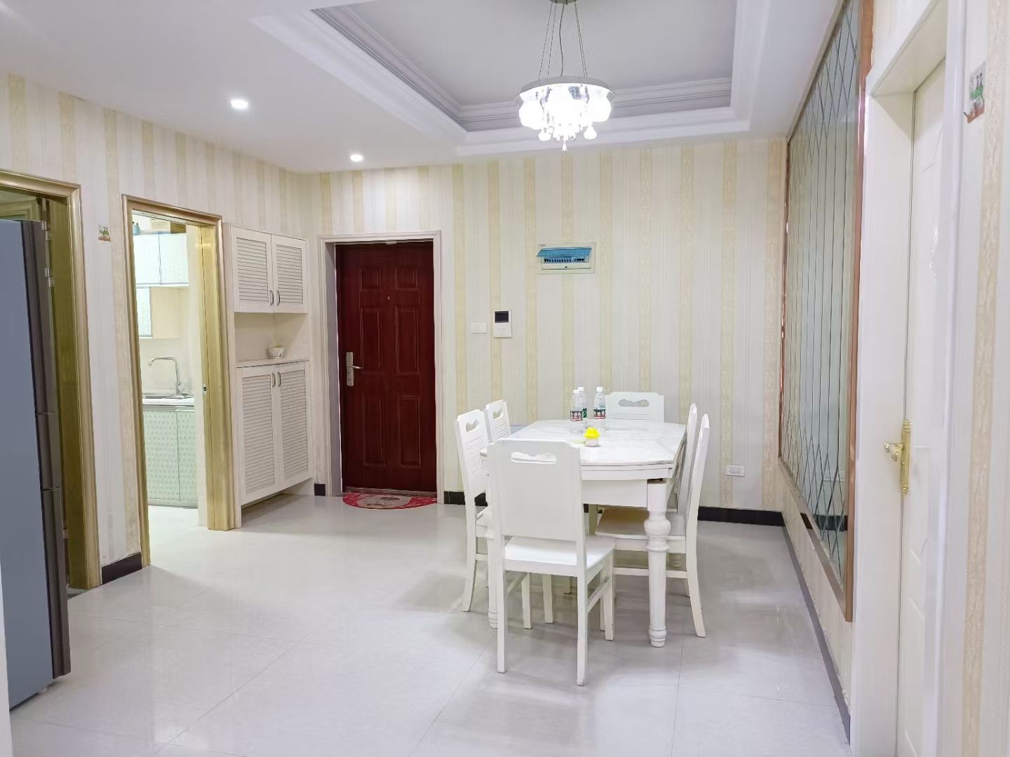 众城国际2+1户型·精装修出租1300/月