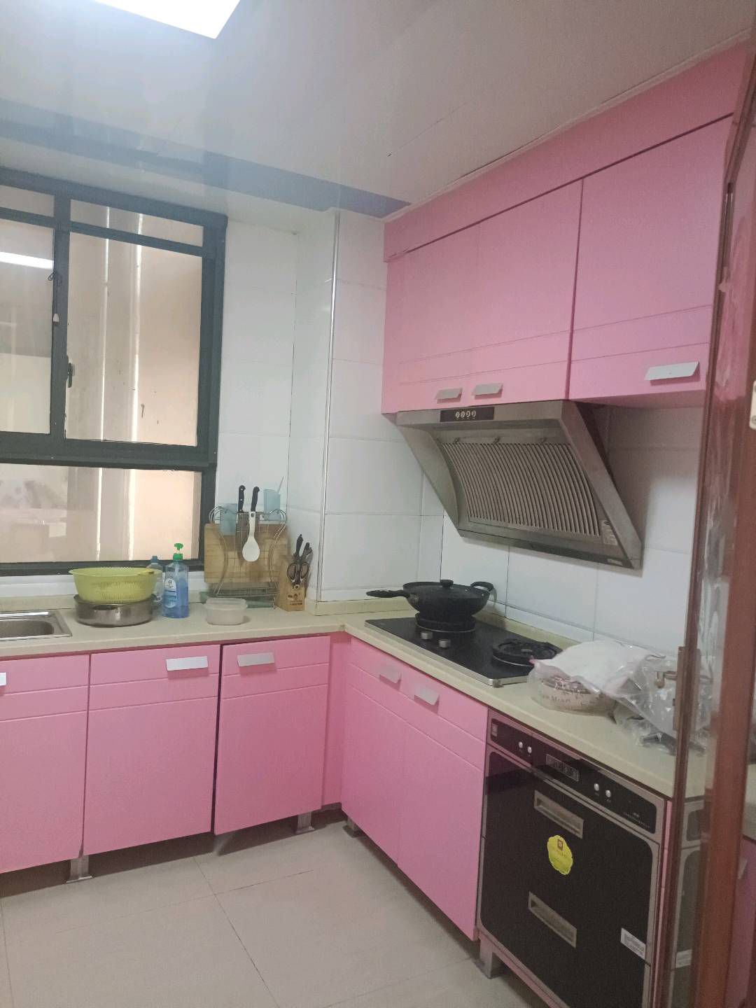 世纪大厦·三室两厅·118平方·电梯房中层·证件齐全·装修好的单价2300一平方