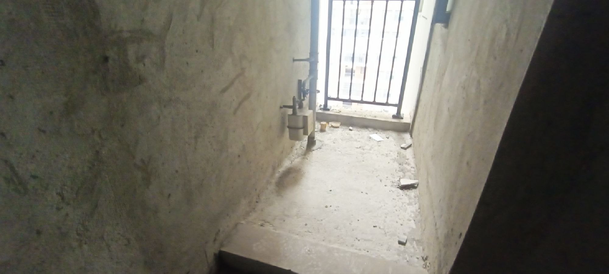 众城国际二期·毛坯房95平方·三房两厅·急售：29万不议价