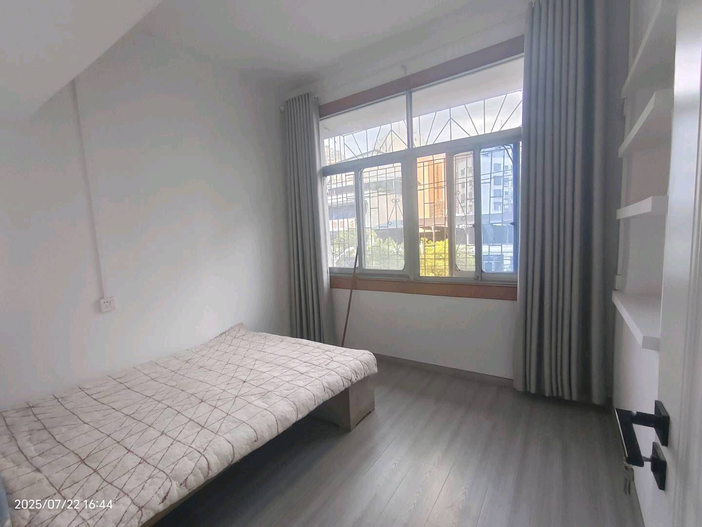 周画路小区·适合养老居家房·79平方两室·步梯二楼·售价：21万证件齐全