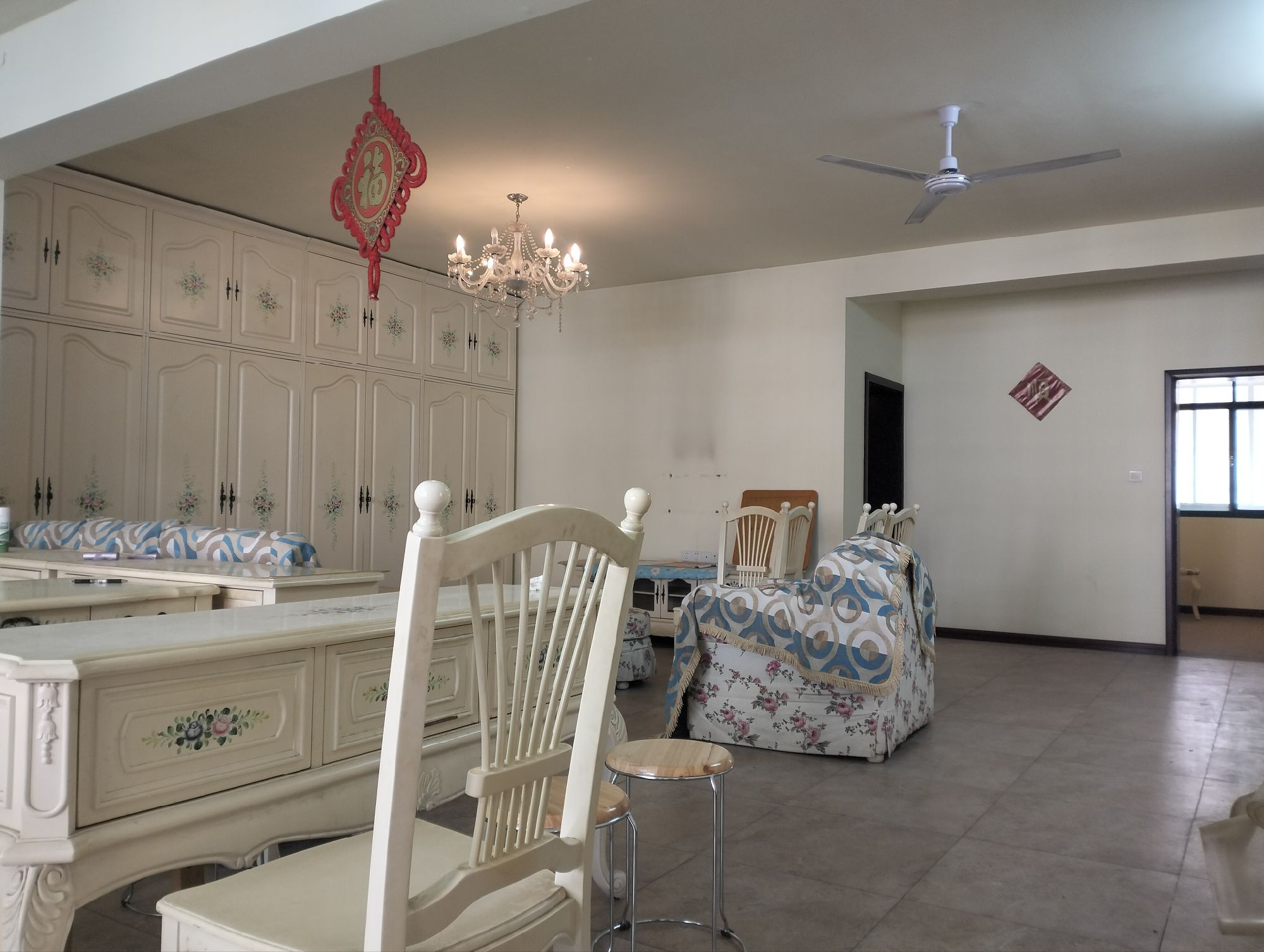 景泰园单位房·四室两厅·165平方·步梯2楼·报价：57万