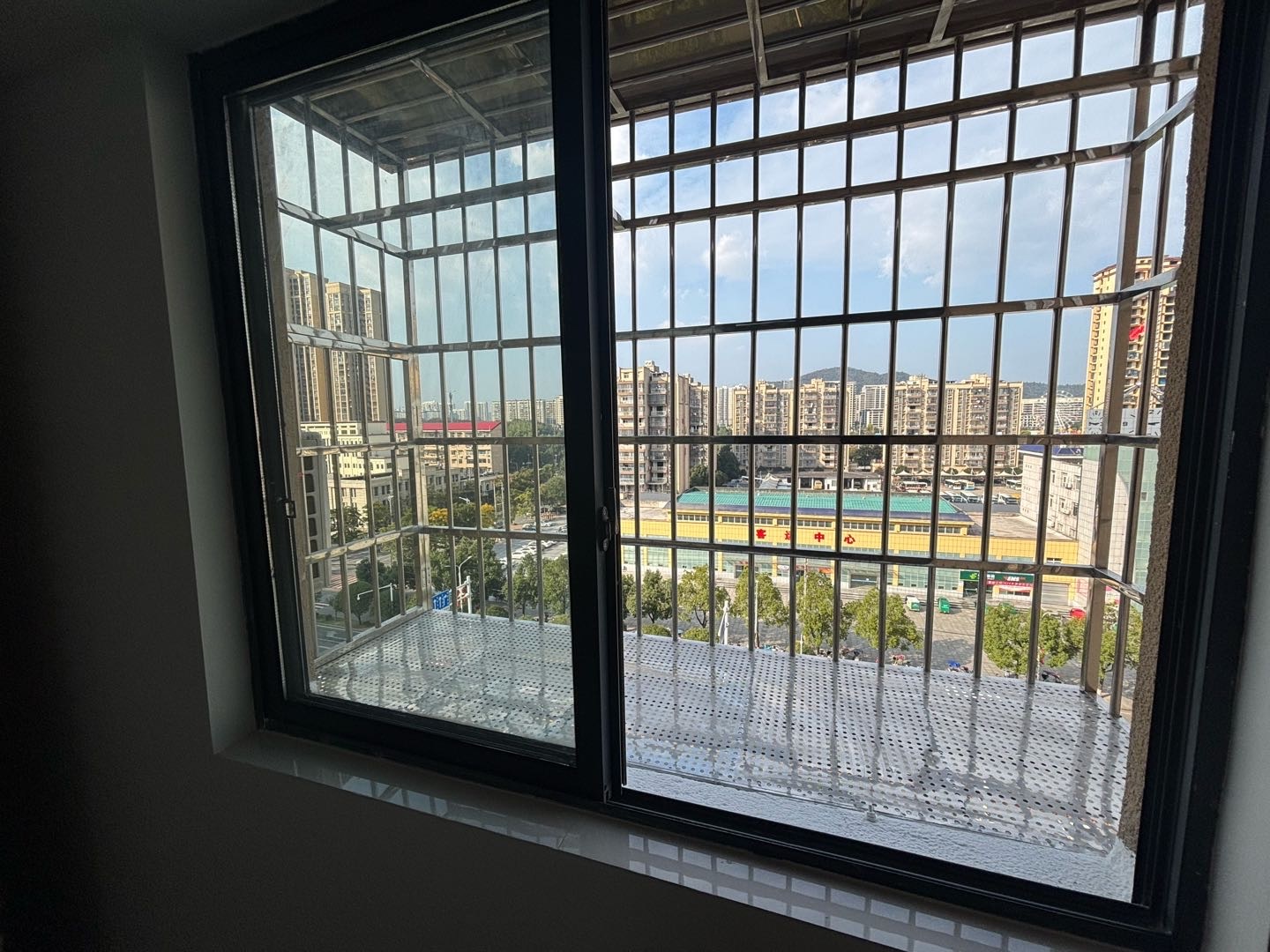 维多利亚43.77平·全新装修公寓·卖19万可租1200/月