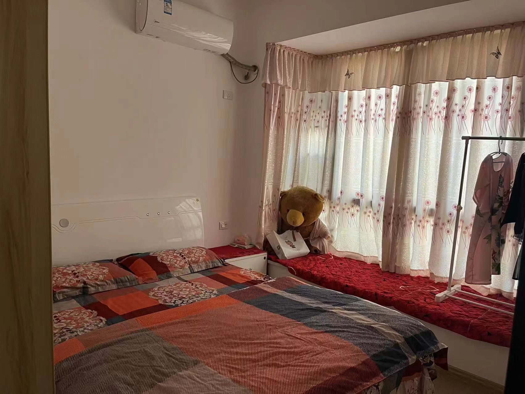 雍景新城·精裝一室一廳·家電齊全·租1300/月