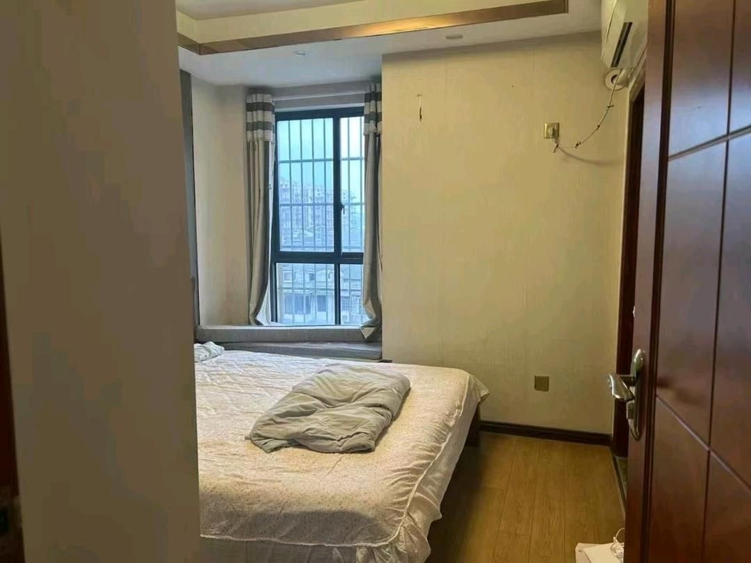 高铁片区·丰业盛世·三房两厅带阳光房·南北通透户型·拎包入住报价69万