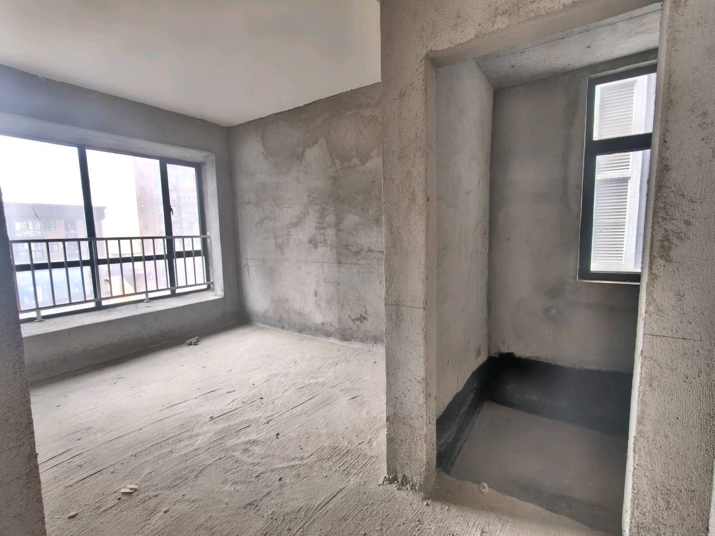 雍景新城98平·3室2厅2卫·好楼层毛坯房42万·证齐银行不欠贷款