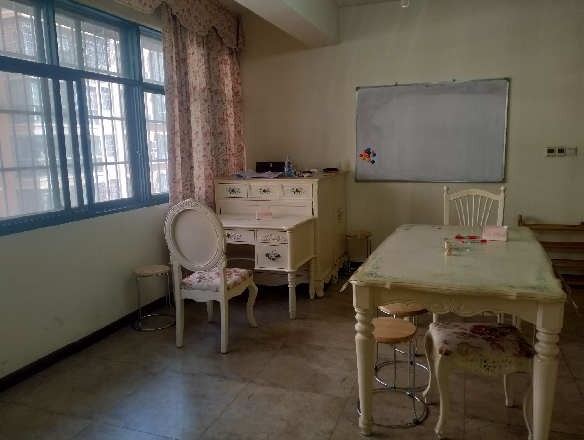 景泰园单位房·四室两厅·165平方·步梯2楼·报价：57万