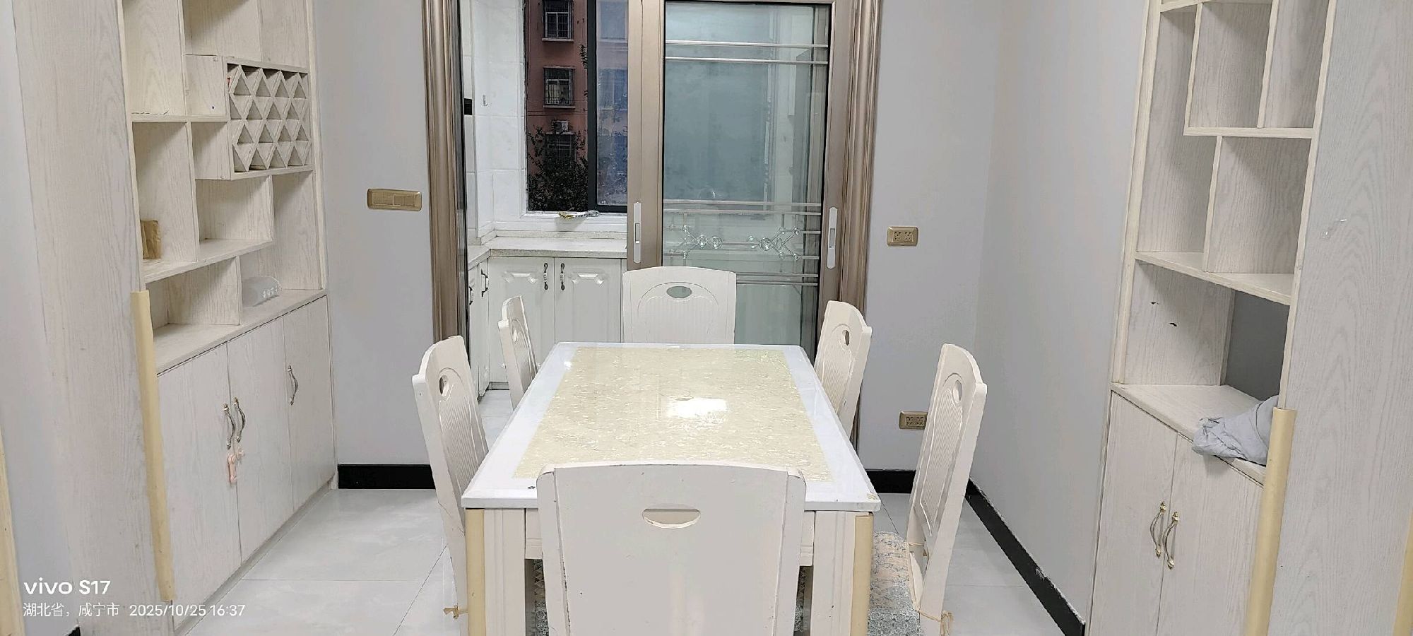 赤壁印象·精装修·三室两厅·诚意出租1800/月