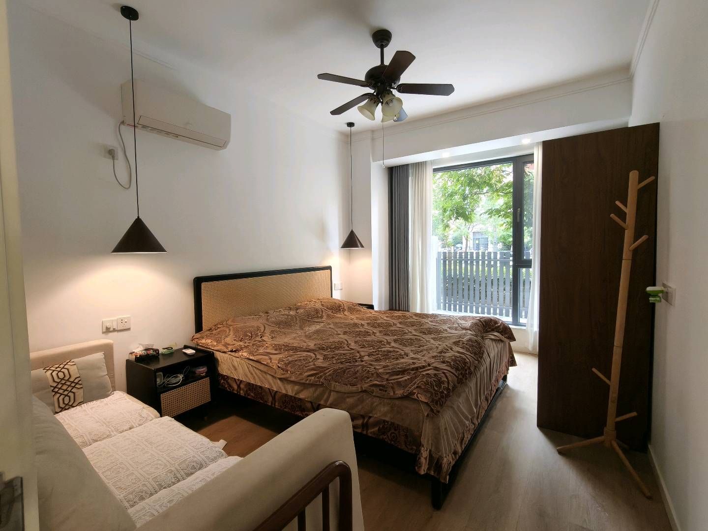 塞纳河畔·一楼带院子·104平方带家电家私报价45万