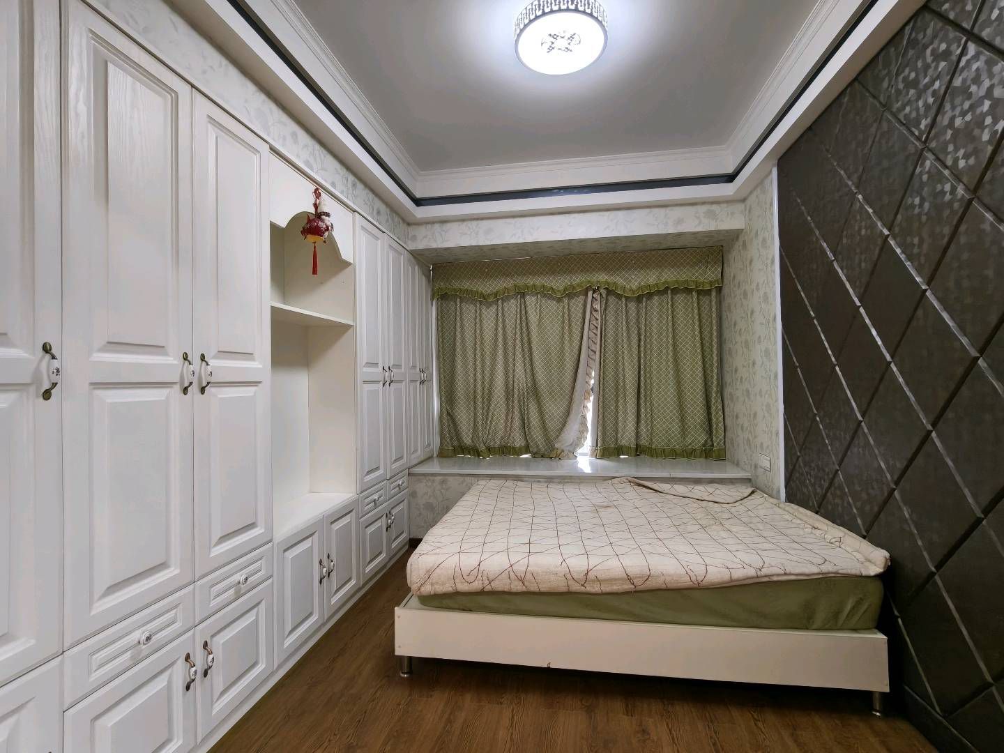 赤壁印象5号公馆·好地段的三居室·116平·8成新·房东外地定居闲置卖53万好楼层