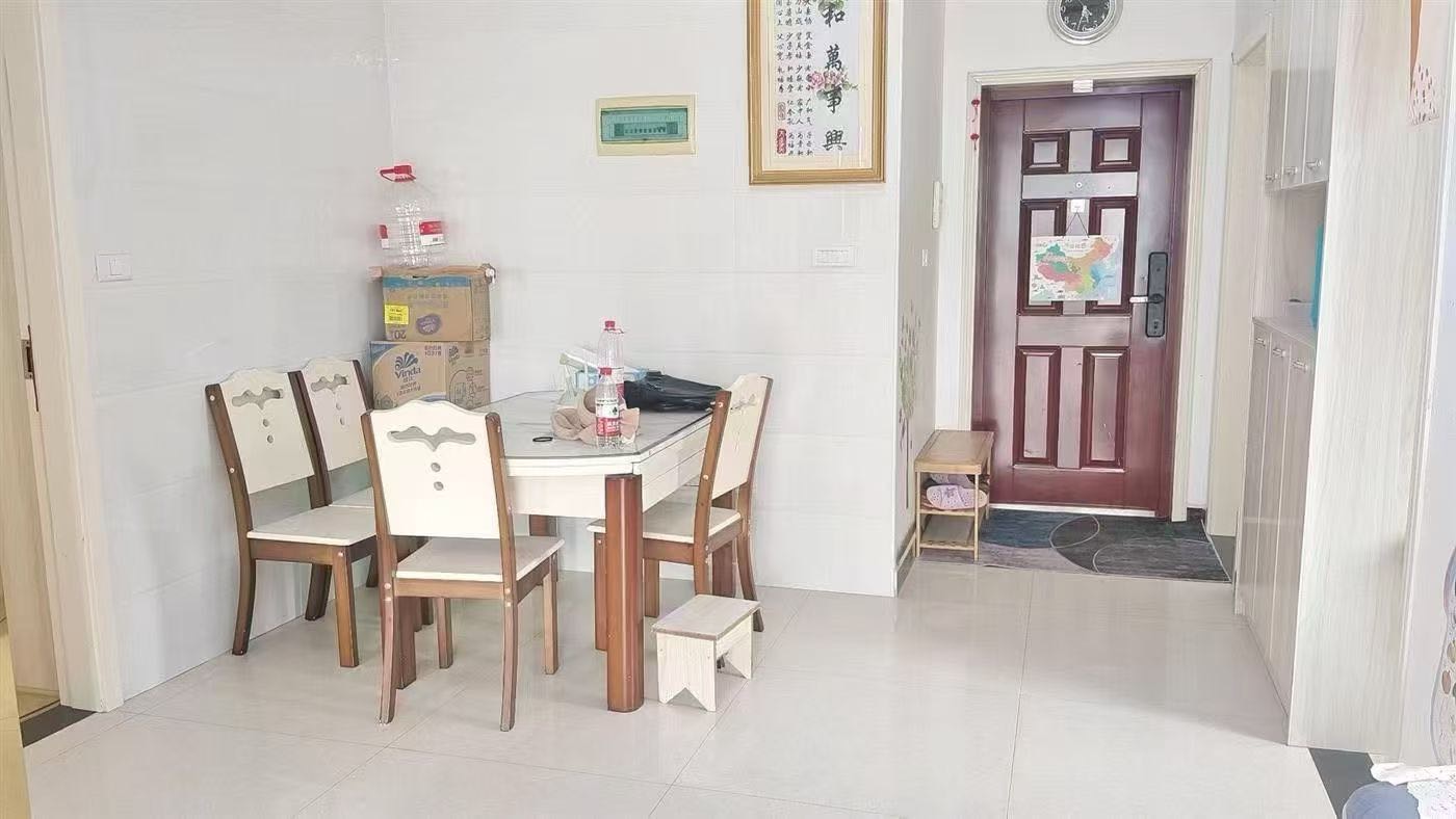 众城国际·三房两厅·户型方正·全新装修·拎包入住报价：39万