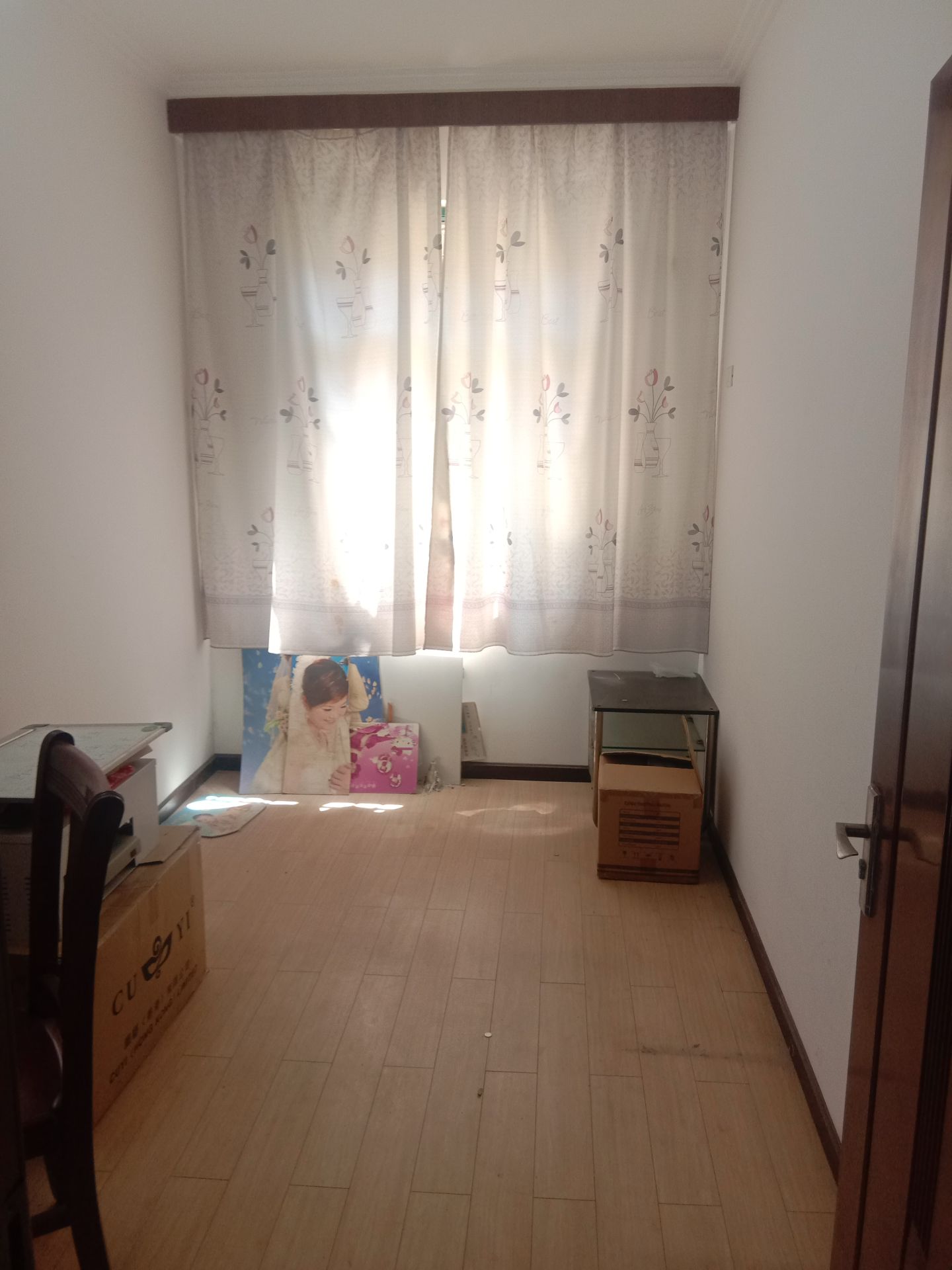 金江锦绣园·4楼·三室两厅一卫·简单整理可以入住·29.8万有证