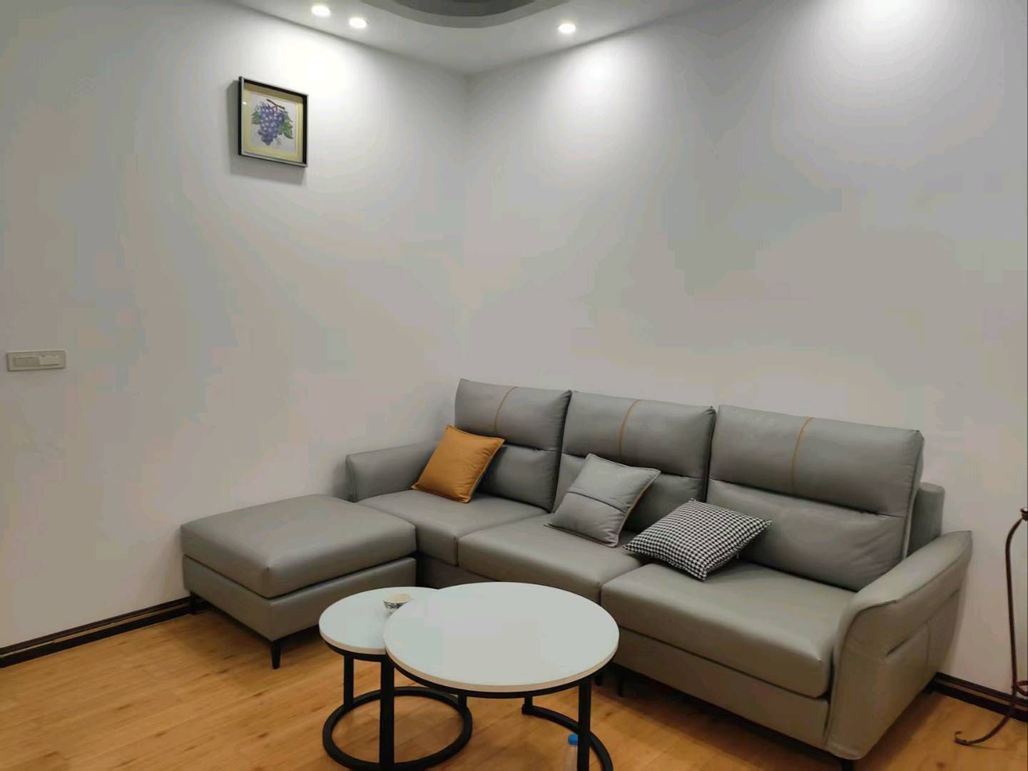 新福佳超市对面·二楼好房子出租·1000/月