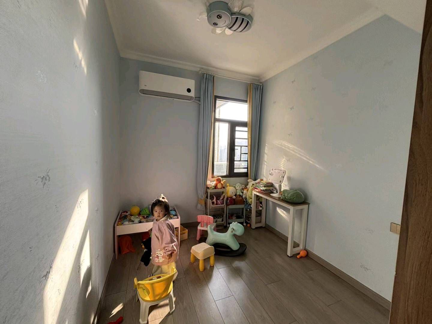 华景中央公园·103平·9.9成新·精装修·卖56万