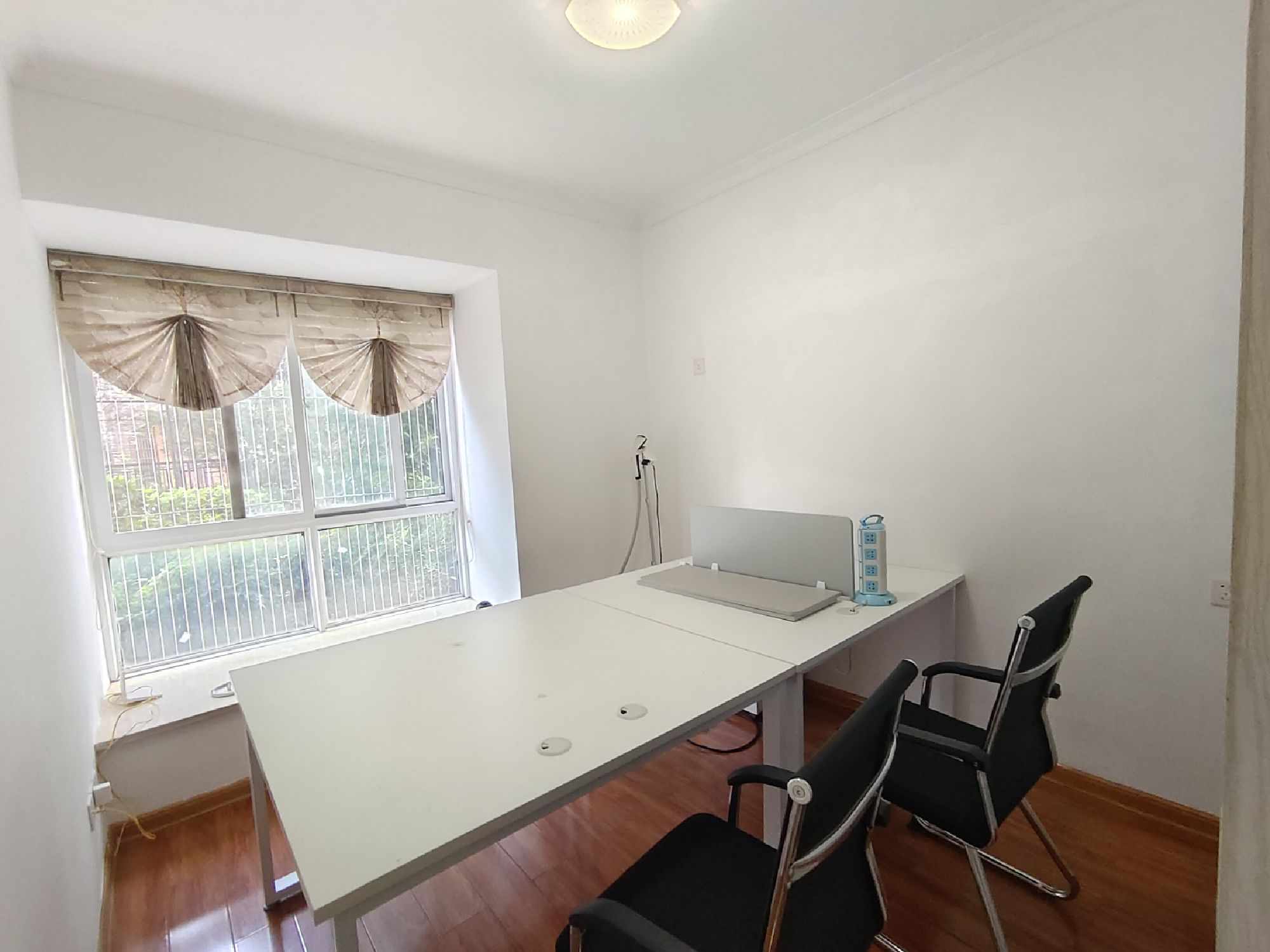 丰业盛世·一楼精装修·三室两厅·可居家可办公租1700/月