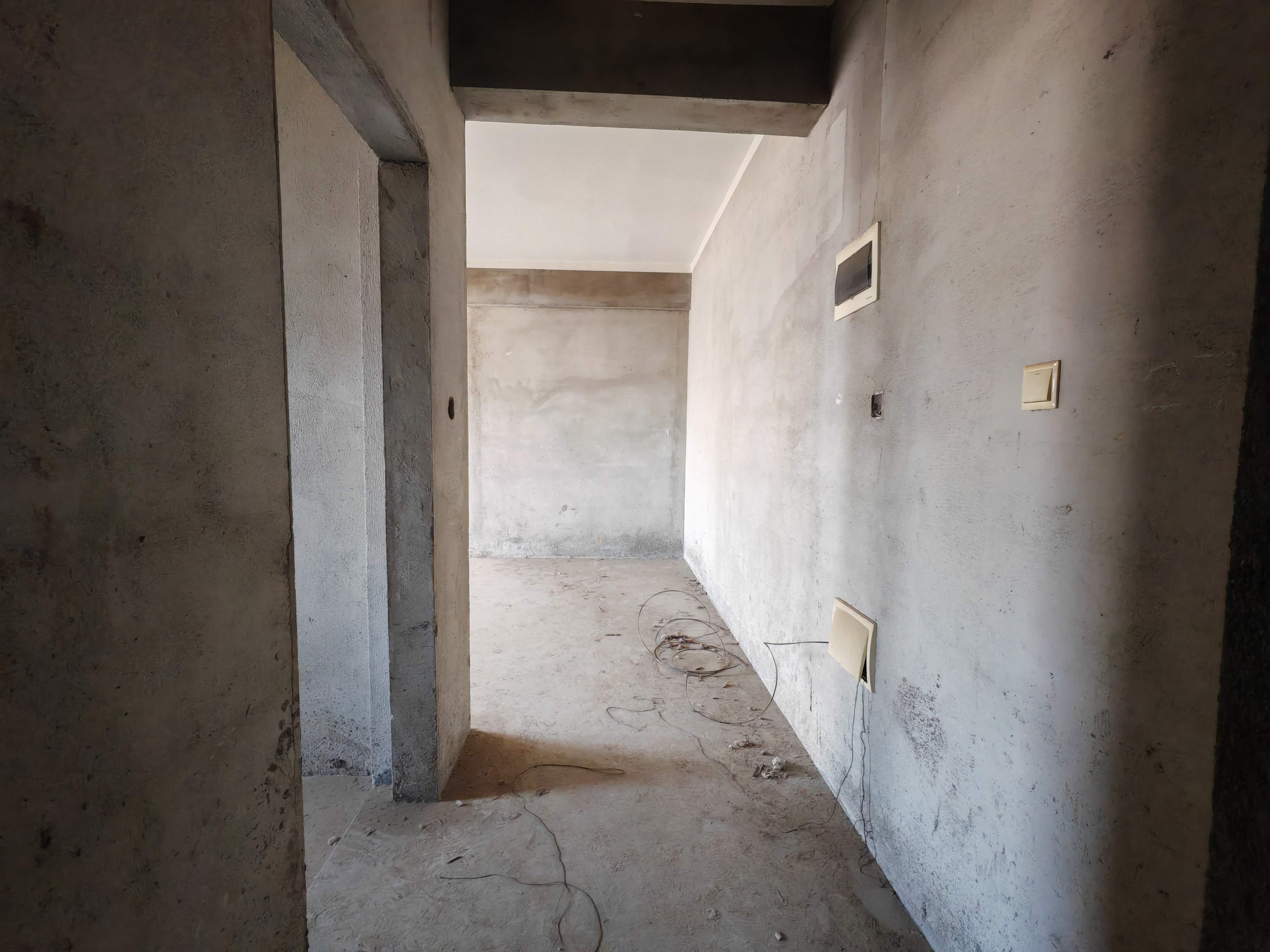 捡漏啦，塞纳河畔3345一平，三室两厅两卫，业主诚意出售