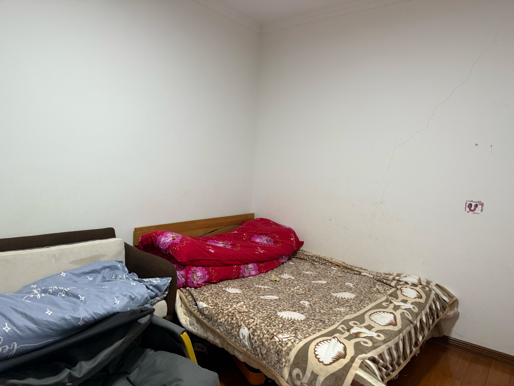 银轮新世界·两室两厅·拎包入住电梯房中层·报价28万