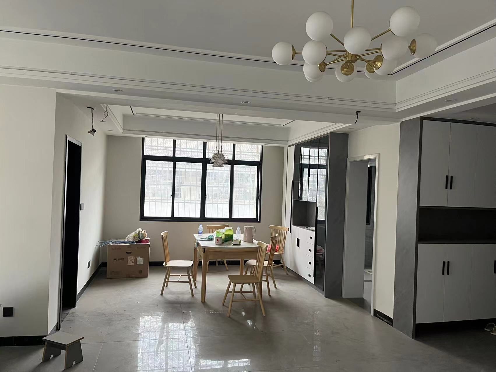 赤壁润园3室2厅精装好房南北通透拎包入住。价格39.8