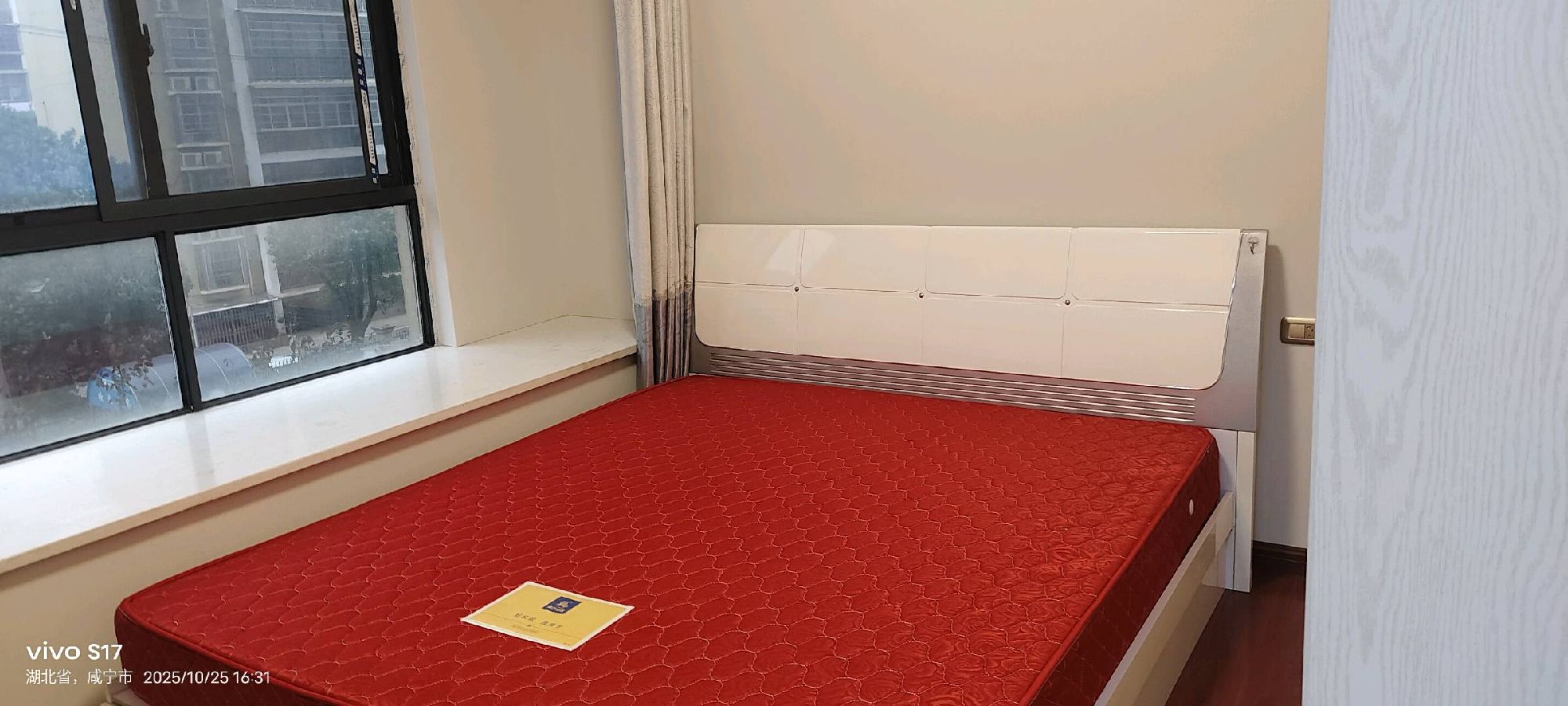 赤壁印象·精装修·三室两厅·诚意出租1800/月