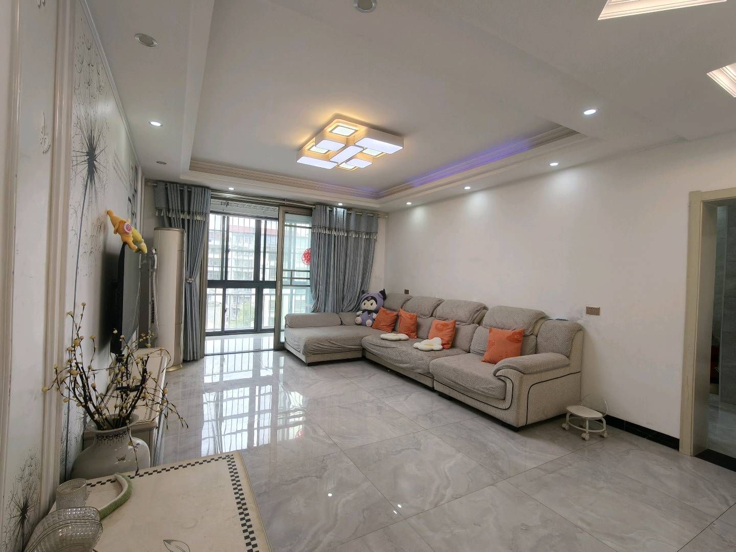 永邦欧洲城·步梯6楼·房子装修不错··不介意楼层的来·租1300/月