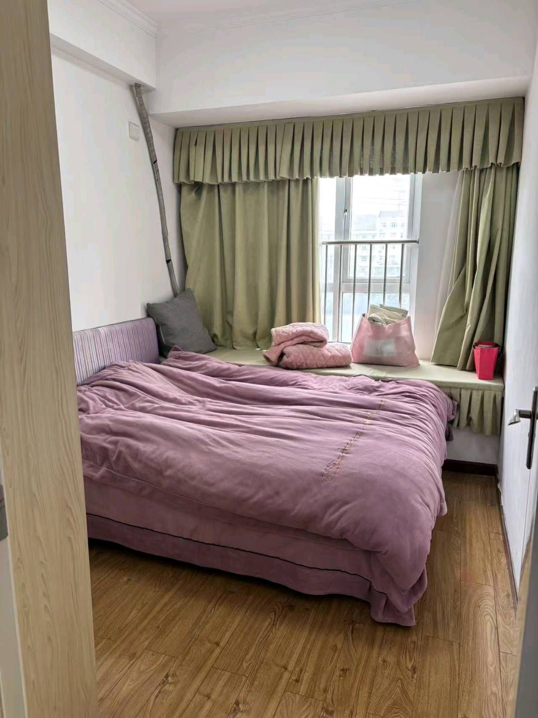 御龙学府·一室一厅·陪读好房出租·有两张床·出租1000/月