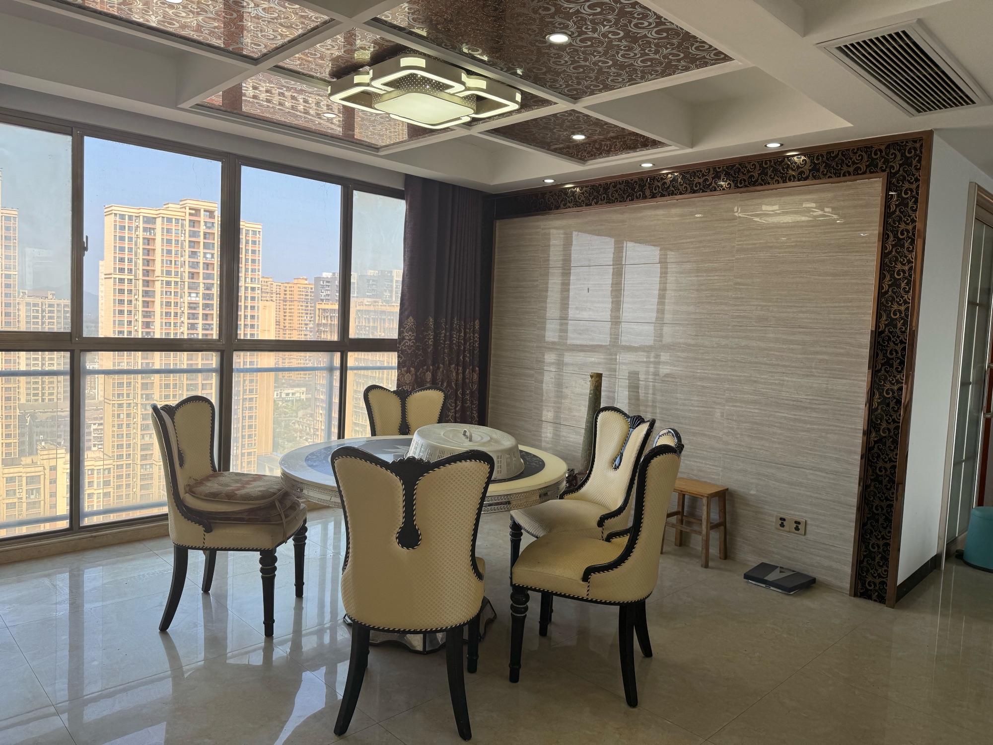 丰业盛世·四室两厅·精装修·好地段·出租2200/月