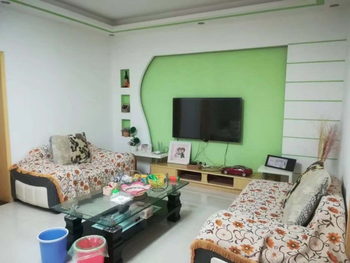 天骄对面·步梯三楼·干净舒适三房·拎包入住1300/月