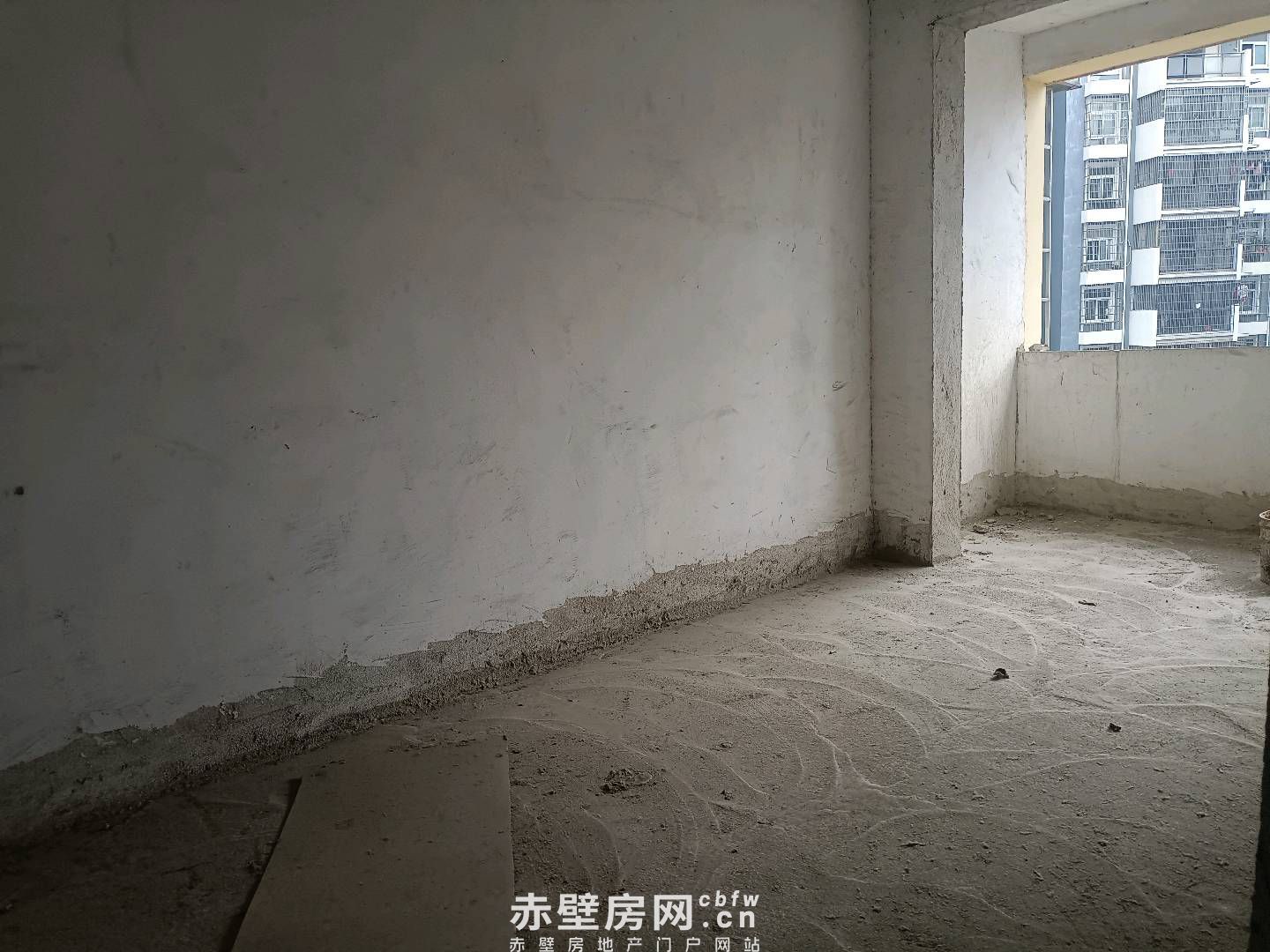 少有的楼梯三楼毛坯四房35万诚意出售