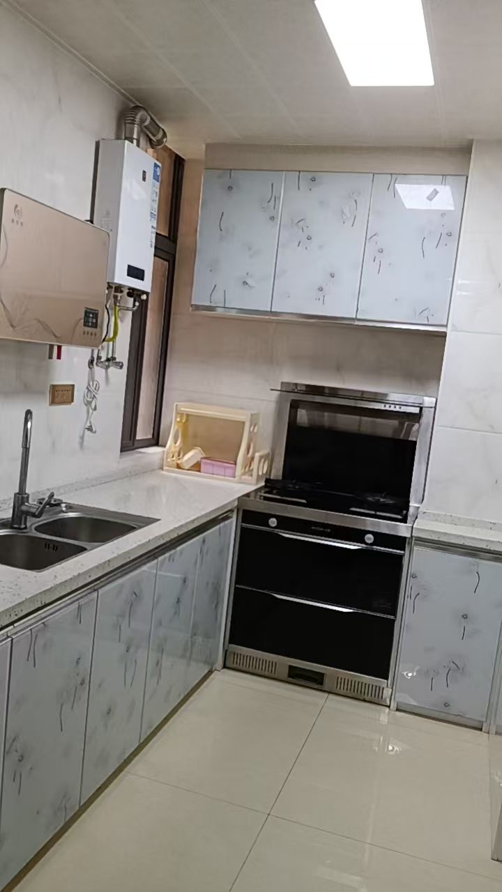 银轮新世界·精装修三室两厅·拎包入住1600/月
