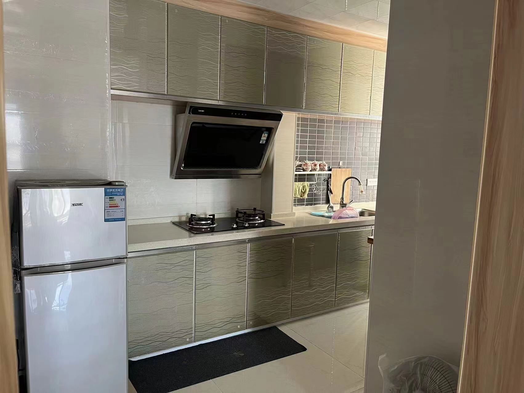 雍景新城·精裝一室一廳·家電齊全·租1300/月