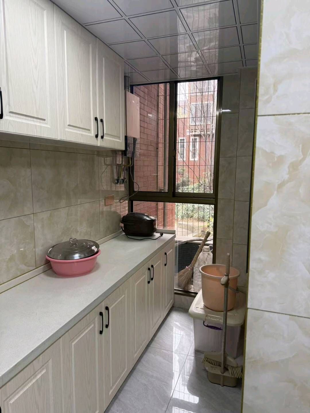 万泰小区·两室两厅·次新小区·户型方正·拎包入住/1400月